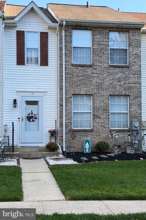 19 Dunmoor Ct N, Hamilton, NJ, 08690-3331 | Card Image