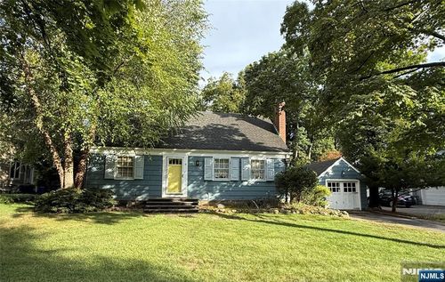 16 John St, Demarest, NJ, 07627-2207 | Card Image