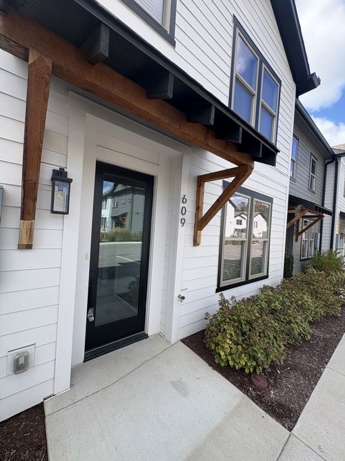 609 Wallace Ct, Nashville, TN, 37211-4988 | Card Image