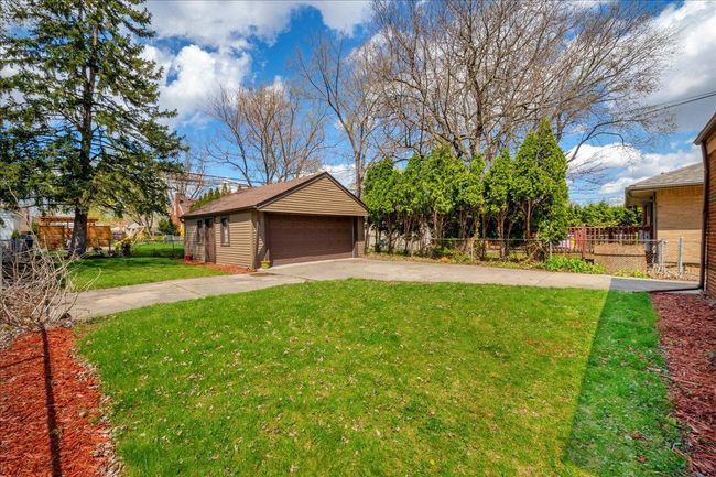 Extra pad; parking, patio... | Image 24