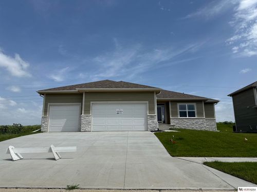 8704 Legacy St, Papillion, NE, 68046-5125 | Card Image