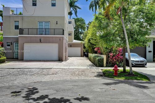 822 Sw 10th Street, Fort Lauderdale, FL, 33315 | Card Image