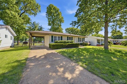 809 Lightwood Dr, Hazelwood, MO, 63042-1709 | Card Image