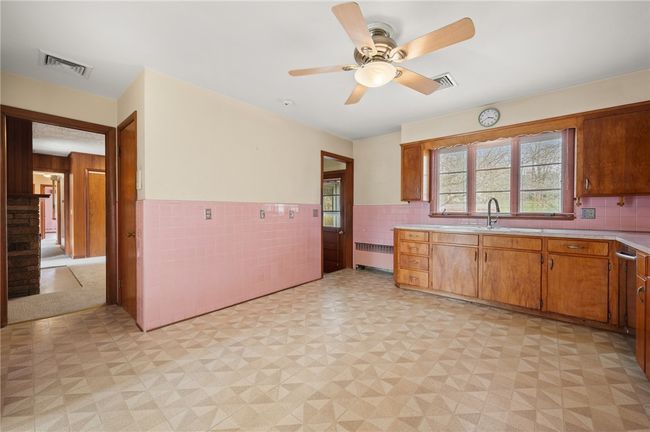 21 Top St, House other with 3 bedrooms, 3 bathrooms and 8 parking in Westerly RI | Image 11