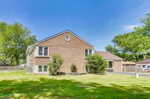 100 W Willow Rd, Prospect Heights, IL, 60070-1356 | Card Image