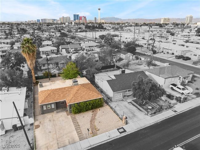 Bird's eye view with a view of city | Image 4