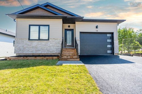 18 Whidden Ave, Wolfville, NS, B4P0A8 | Card Image