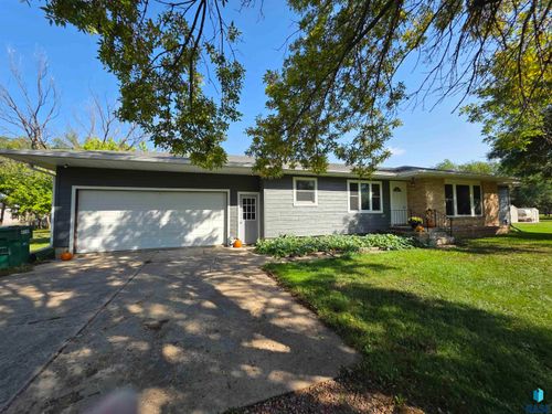 230 Nebraska St W, Carthage, SD, 57323-2119 | Card Image