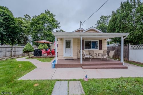 68 Maple St, Bridgewater, NJ, 08807-2753 | Card Image