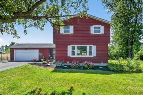 8185 Laurie Ln, Liverpool, NY, 13090-1517 | Card Image