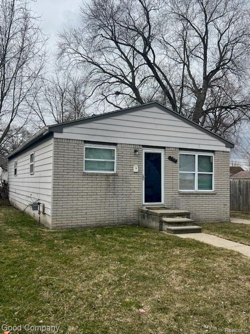 8654 Continental Ave, Warren, MI, 48089-1743 | Card Image