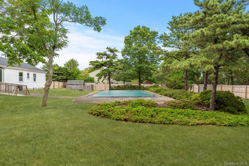 700 Hamilton Ave, Westhampton Beach, NY, 11978-1010 | Card Image
