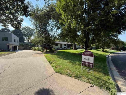 2520 S 98th Ave, Omaha, NE, 68124-1910 | Card Image