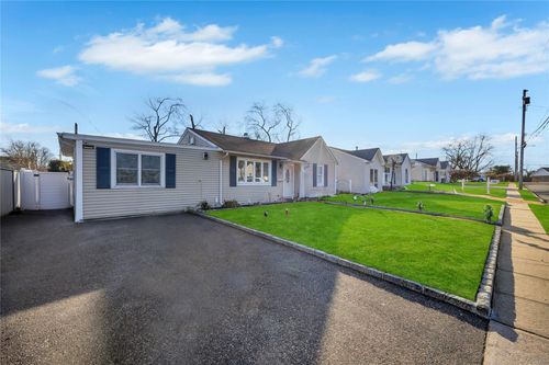 140 Birs Ave, Lindenhurst, NY, 11757-1810 | Card Image