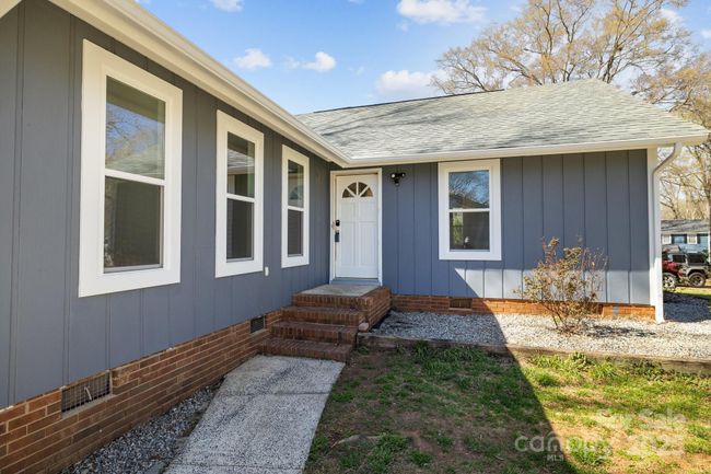 Front of house walkup | Image 39
