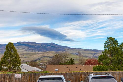 381 Glenn St, Ashland, OR, 97520-1716 | Card Image