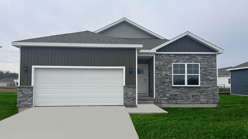 2705 Prairielight Dr, Hiawatha, IA, 52233-2807 | Card Image