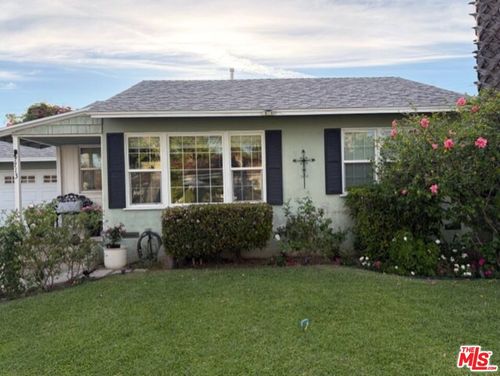7713 Genesta Ave, Lake Balboa, CA, 91406-2138 | Card Image
