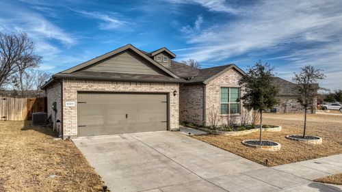 9224 Red Brush Trl, Fort Worth, TX, 76131-1826 | Card Image