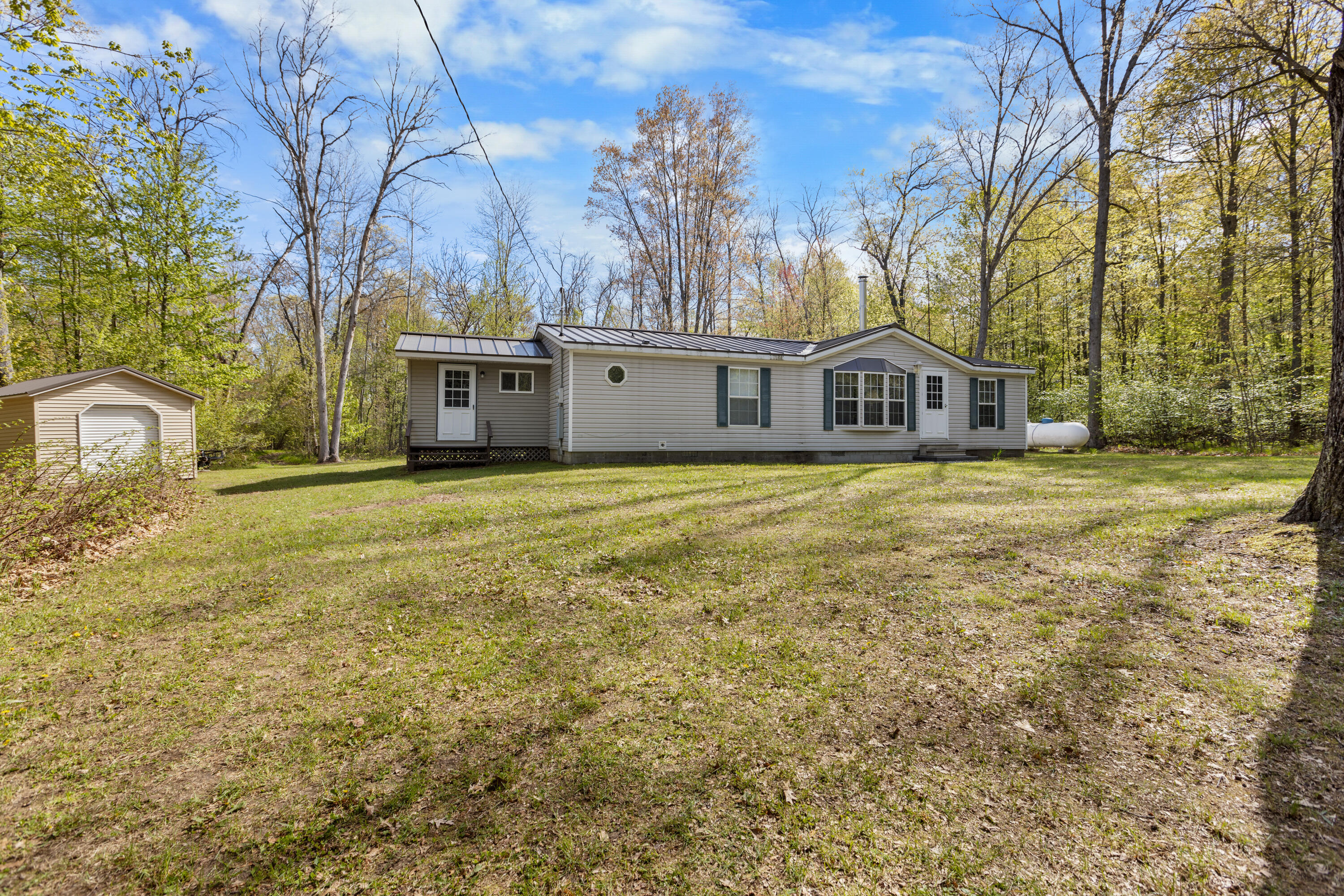 Patty K Ln, Harrison, MI 48625