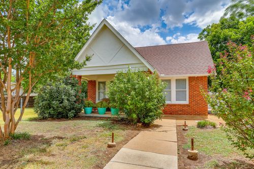 2529 Chicago Ave, Fort Worth, TX, 76103-3117 | Card Image