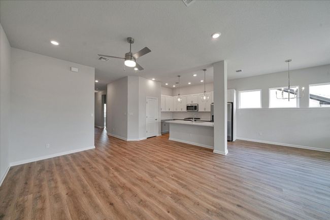147 Cibolo Creek Loop, House other with 3 bedrooms, 2 bathrooms and 4 parking in Bastrop TX | Image 4