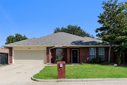 815 Ackers Dr, Arlington, TX, 76001-7572 | Card Image