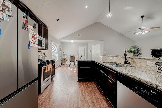 28519 Oakden Ct, House other with 4 bedrooms, 2 bathrooms and 2 parking in Huffman TX | Image 6