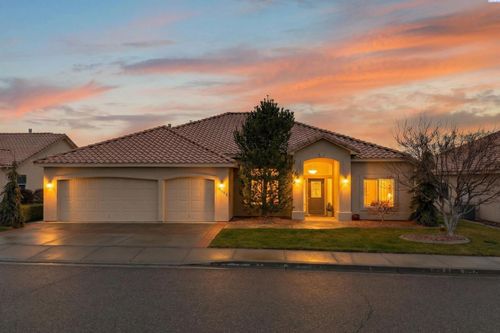 8906 W Rio Grande Ave, Kennewick, WA, 99336-8206 | Card Image