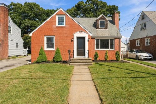 386 Norwood Ave, Warwick, RI, 02888-2345 | Card Image