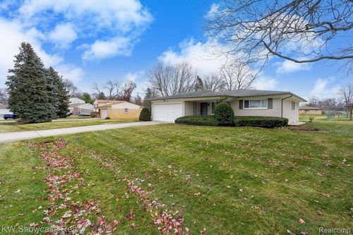 8141 Rene Ct, White Lake, MI, 48386-2538 | Card Image