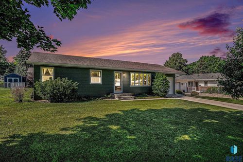 501 Central Ln, Luverne, MN, 56156-1052 | Card Image