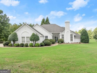 4706 Bedford Glenn, House other with 3 bedrooms, 2 bathrooms and 2 parking in Flowery Branch GA | Image 2