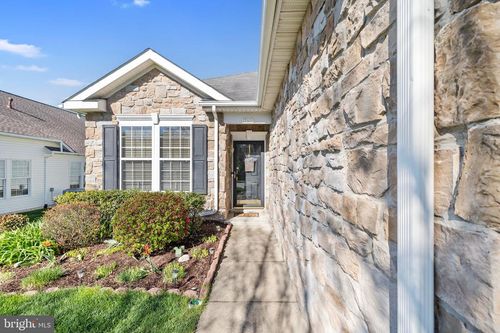 17322 Four Seasons Dr, DUMFRIES, VA, 22025-1850 | Card Image