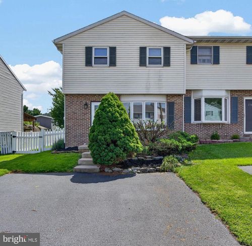 272 Riverview Dr, Ephrata, PA, 17522-1875 | Card Image