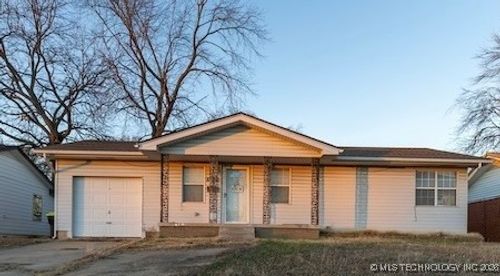 820 Charles Dr, Ada, OK, 74820-8070 | Card Image