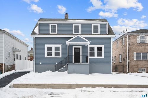 85 Avery St, Stamford, CT, 06902-6201 | Card Image