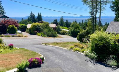 1436 Velvet Rd, House other with 3 bedrooms, 1 bathrooms and 4 parking in Gibsons BC | Image 2