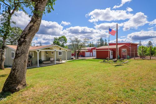 130 Kitty Dr, Eagle Point, OR, 97524-9759 | Card Image