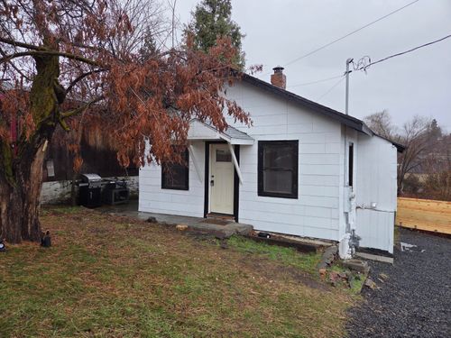 2119 Modoc St, Klamath Falls, OR, 97601-1631 | Card Image