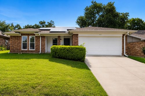6613 Constitution Dr, Watauga, TX, 76148-2608 | Card Image