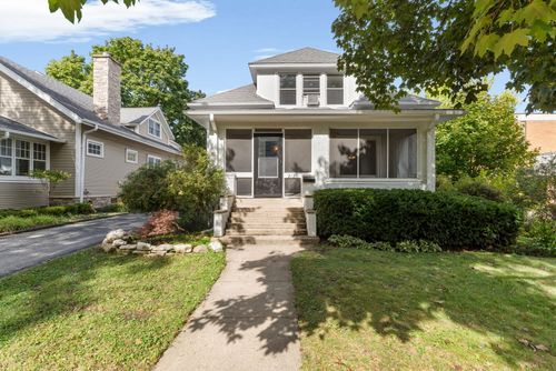 212 Elm Ct, Libertyville, IL, 60048-2112 | Card Image