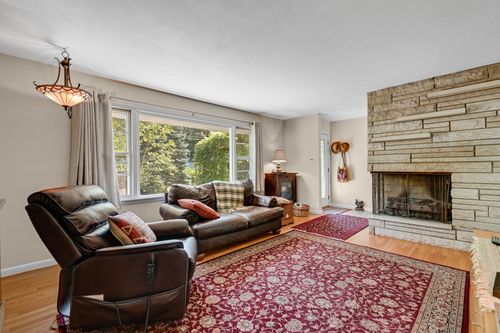 28 Woodland Trl, Ogden Dunes, IN, 46368-8717 | Card Image