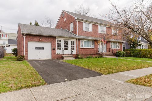 11 Edgeworth Pl, New Brunswick, NJ, 08901-3021 | Card Image