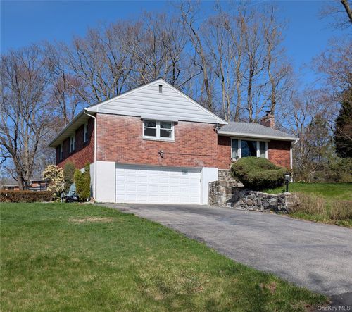 4 Michelle Dr, Newburgh, NY, 12550-1801 | Card Image