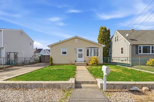 49 Highland Ave, Johnston, RI, 02919-3924 | Card Image