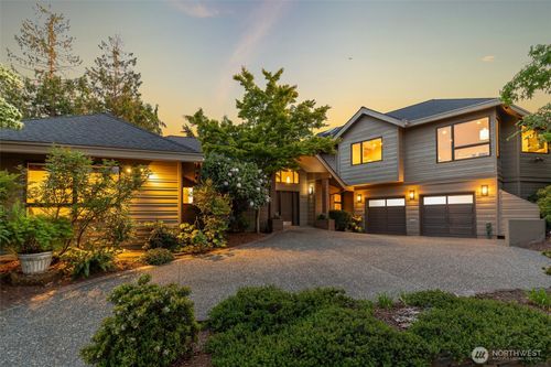 3815 E Mcgraw St, Seattle, WA, 98112-2428 | Card Image