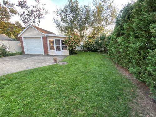 10 Purdy Ct, Rockville Centre, NY, 11570-5034 | Card Image