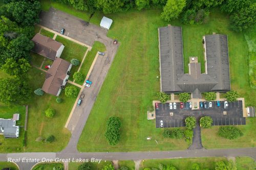 600 Bentley St, Chesaning, MI, 48616-1403 | Card Image