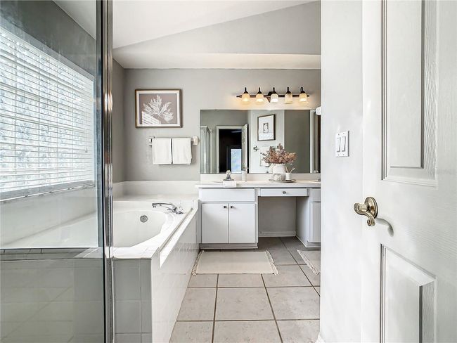Ensuite master bathroom | Image 55